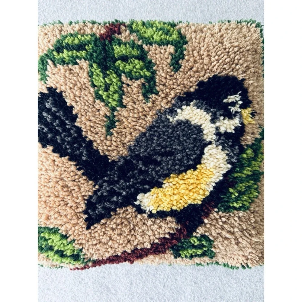 Vintage Handmade Latch Hook Bird Robin Decorative‎ Throw Pillow Knit